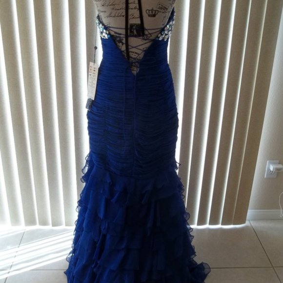 *FINAL PRICE* Stunning Blue Strapless Embellished Formal Gown 8 - Picture 6 of 8